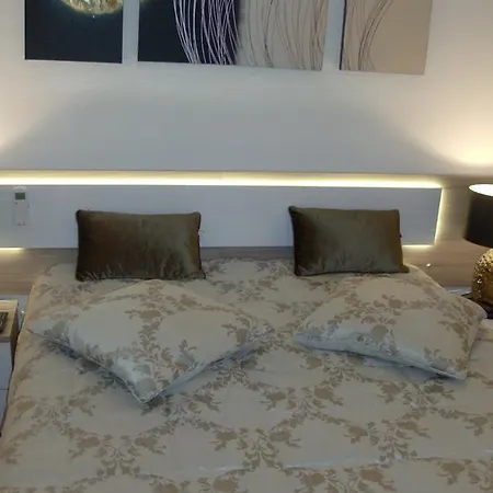 Apartment By The Sea *